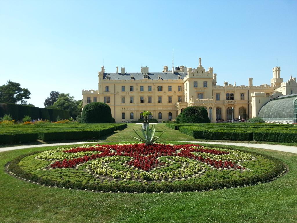 Hotel Princess Lednice Exteriör bild