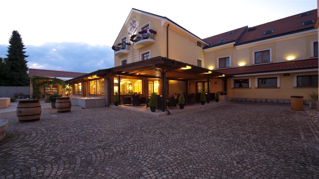 Hotel Princess Lednice Exteriör bild